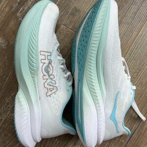 *Only worn 2x!* Hoka Women's Mach 6, size 9, Frost/Rose Gold (orig $140) $90